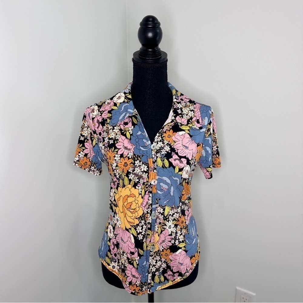 WAYF Floral Button Up Short Sleeve Top - Picture 2 of 7